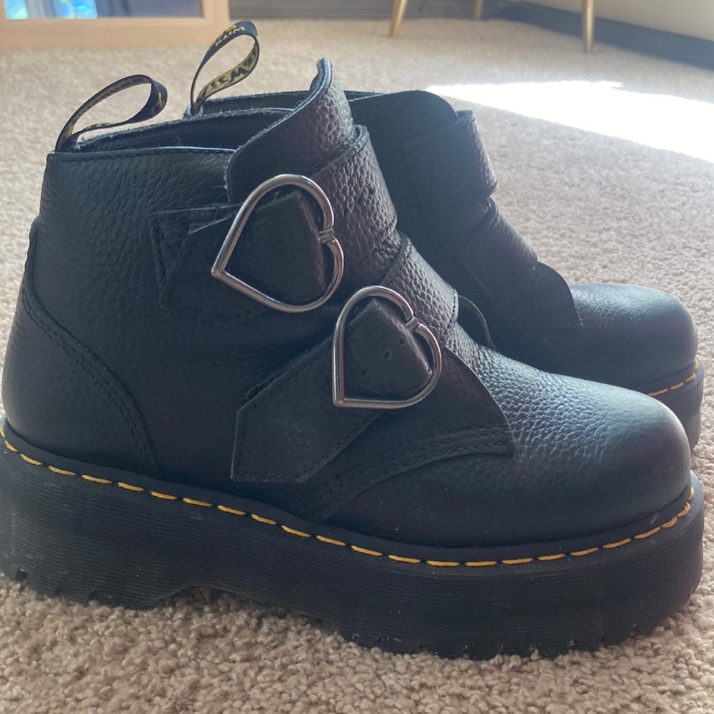 Basically new Devon heart doc martens